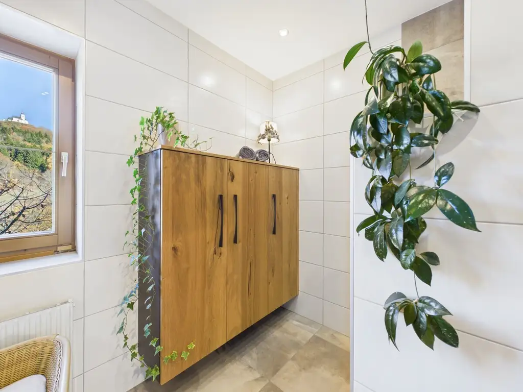 Exklusives Wohnjuwel mit Panoramablick auf die Sternbergkirche – sonnig und ruhig gelegen