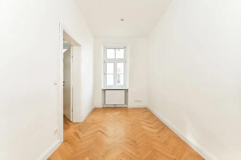 Helle 2-Zimmer Altbauwohnung - ruhige Innenhoflage