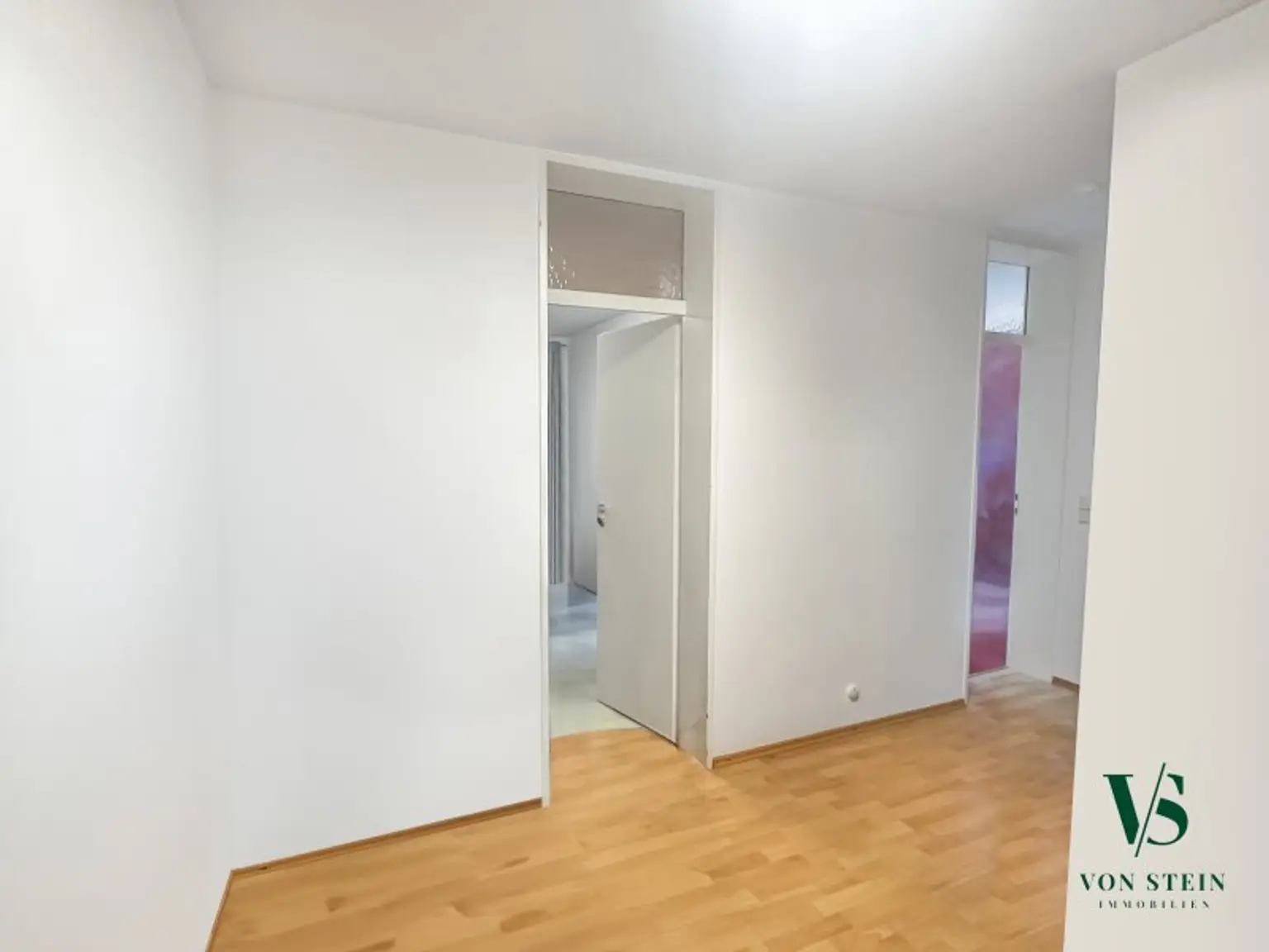Bogenhausens Schmuckstück: Exklusive 3-Zimmer-Wohnung mit Loggia und Garage