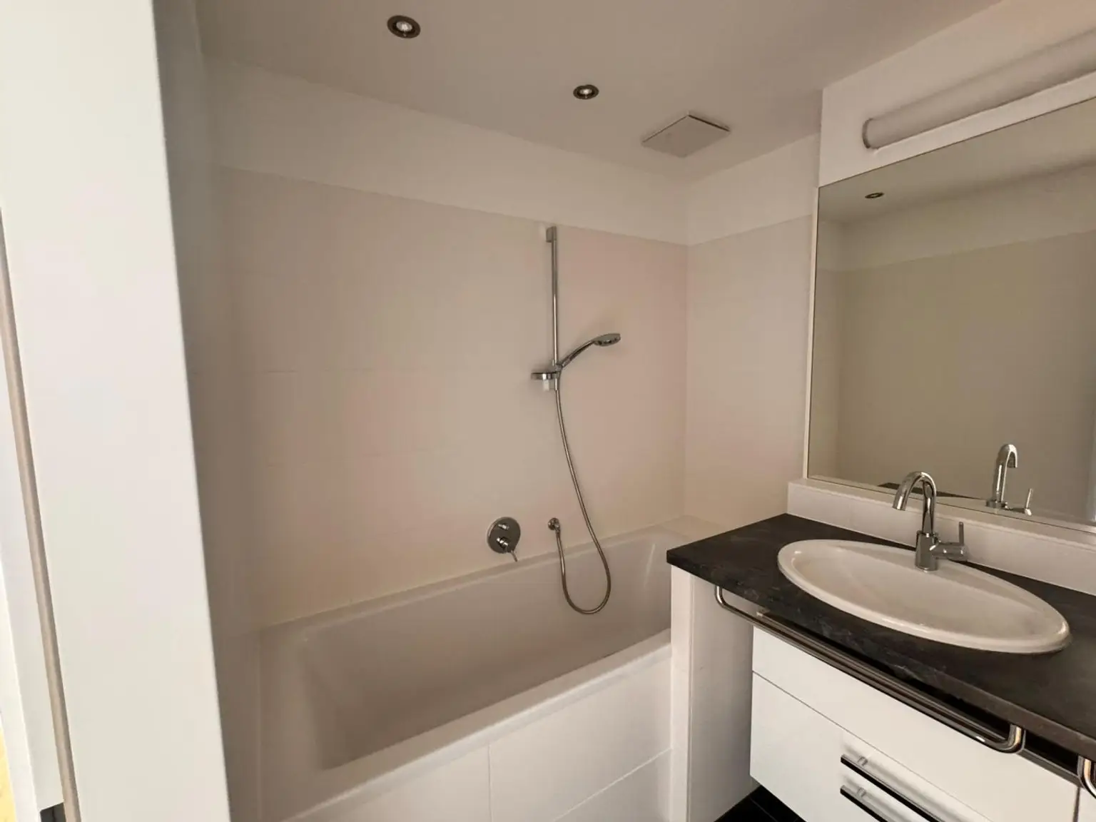 EINZIGARTIGE DACHGESCHOSSWOHNUNG MIT 2 TERRASSEN