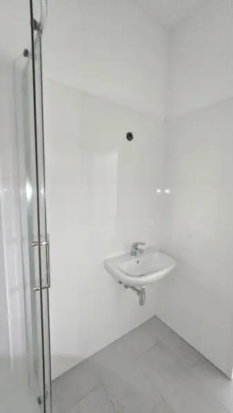 Erstbezug 2 Zimmer, Lichtdurchflutete Räumlichkeiten