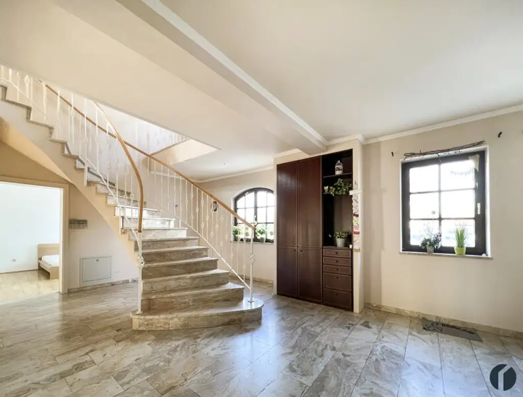 Elegantes Einfamilienhaus in Zeiselmauer mit Garten, Garage und Wellnessbereich