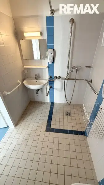 Ehemaliges Seniorenheim, gewerbliche Widmung, große Dachterrasse & 16 Garagen in Wiener Neustadt – Top Chance!