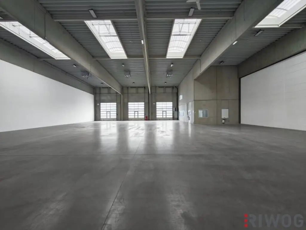 Produktionshalle mit ca. 800m² inkl. modernem Büro || Parkplätze || 3 Sektionaltore