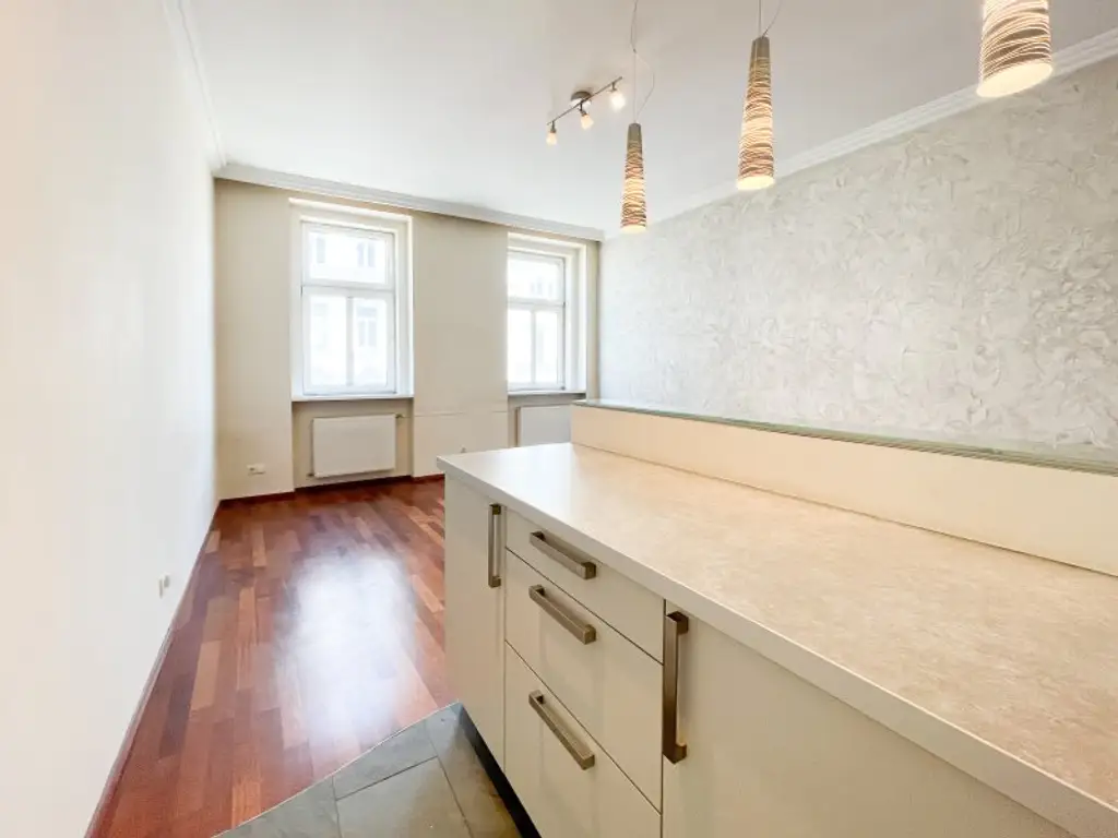 U4 PILGRAMGASSE: Altbauwohnung mit Balkon* im schön sanierten Altbau mit separater Küche Nähe Naschmarkt