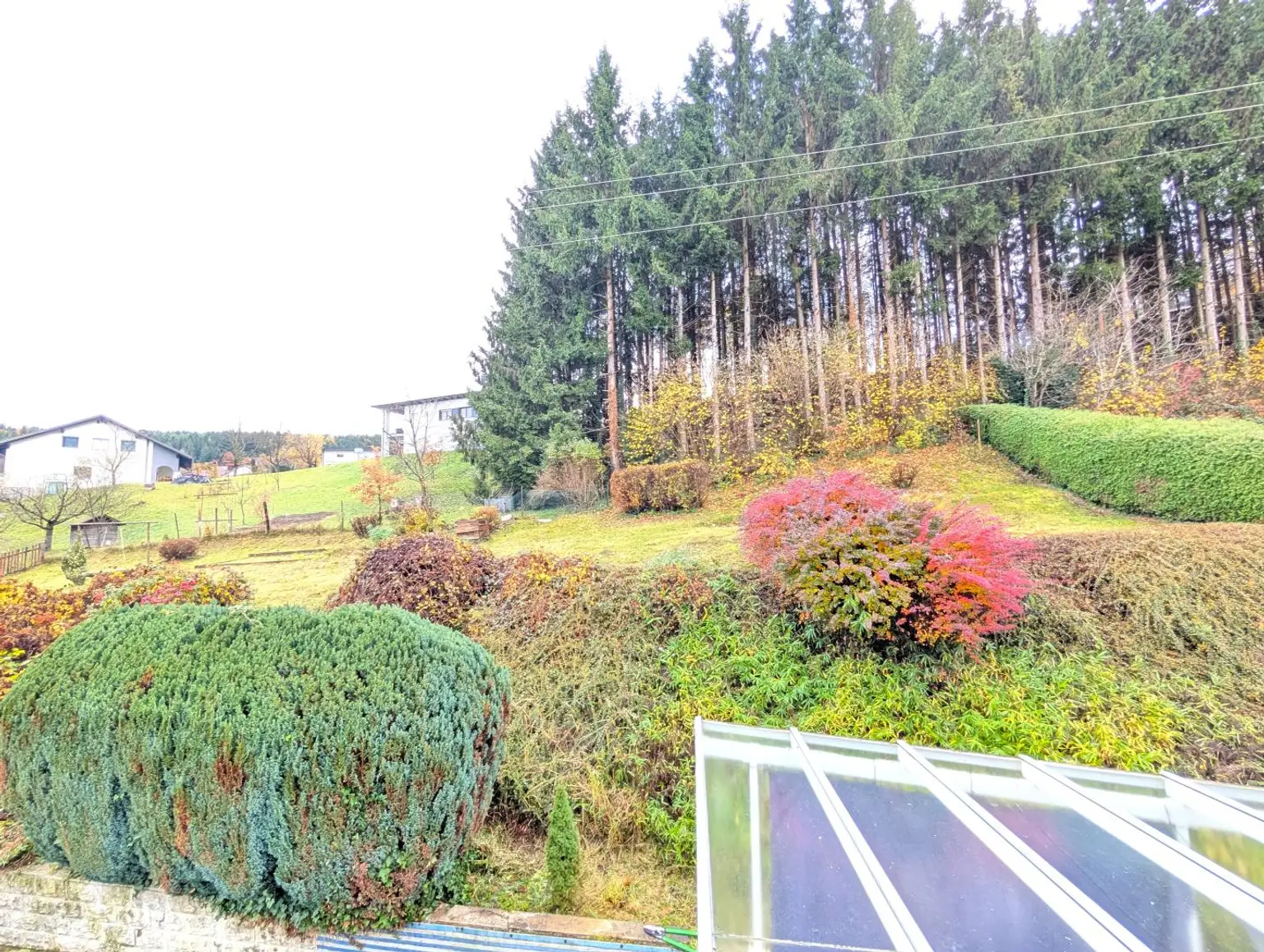 Liebevoll saniertes Einfamilienhaus in Ruhelage m. Doppelgarage - wartet auf Ihren Einzug