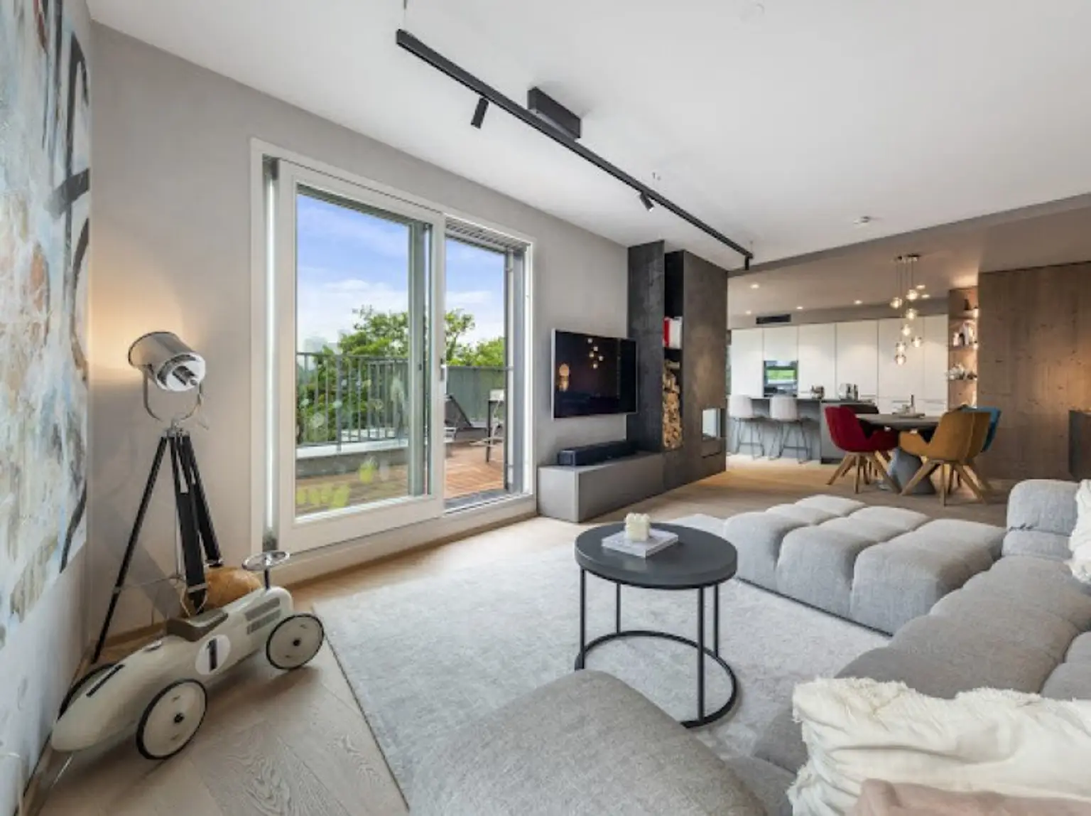 Rarität und Wohntraum! Dachgeschosswohnung mit südwestseitiger Terrasse an der oberen Alten Donau auf Eigengrund! Garagenplatz inkludiert