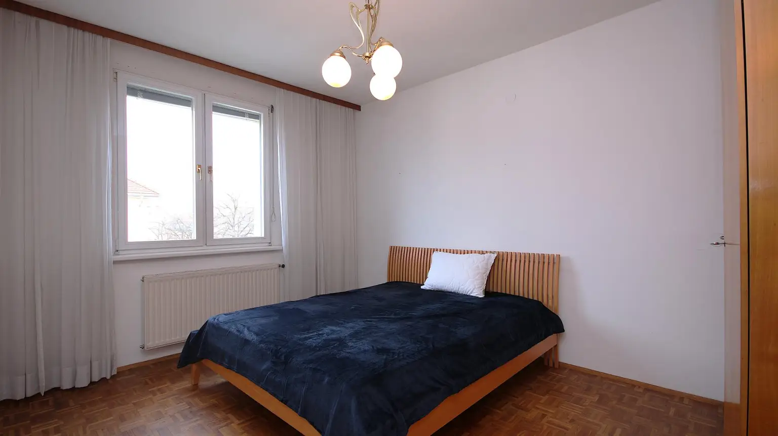 Schlafzimmer 1