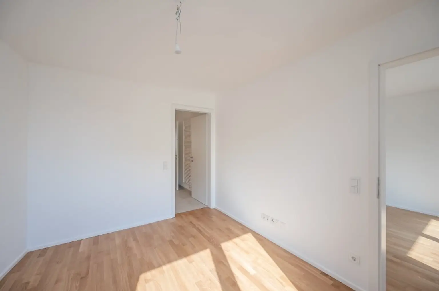 ++MOLLARD 50++ Stylish 3-room Apartment in Prime City Location (1/25)