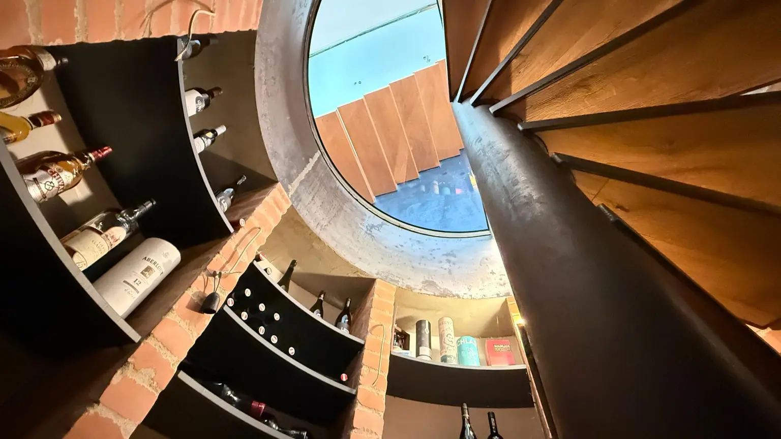 Design-Weinkeller im Wohnraum