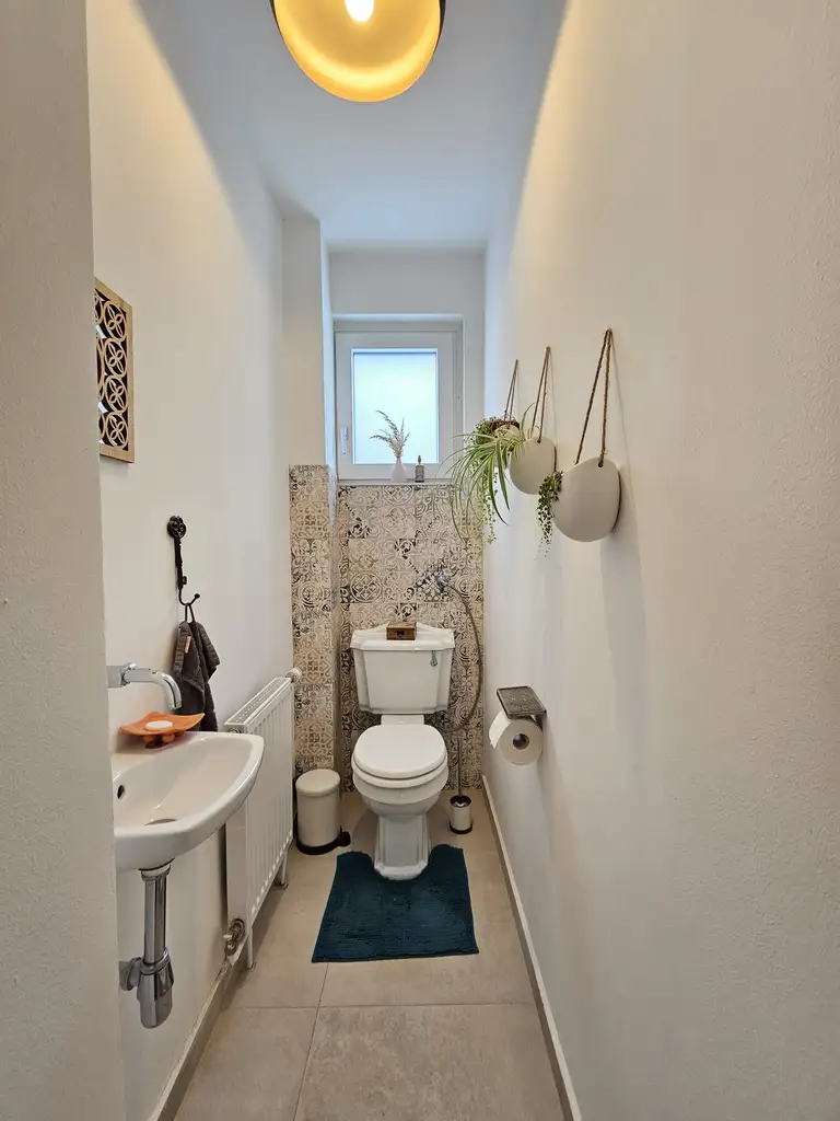 Modernisiertes Einfamilienhaus mit 1.057m² Grundstück, Luftwärmepumpe & PV-Anlage in ruhiger Ortsrandlage von Wopfing