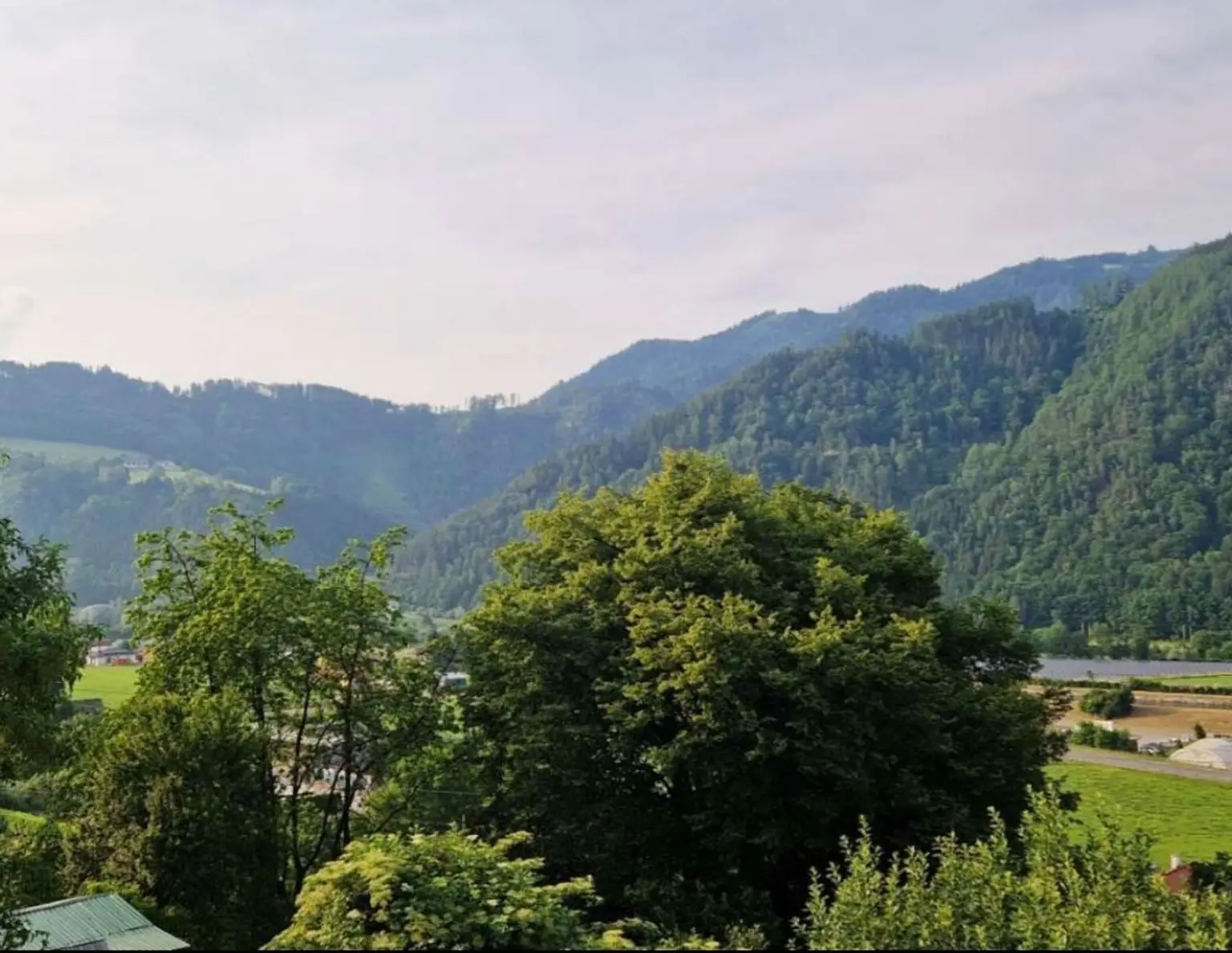 Grundstück mit Traumaussicht in Hanglage