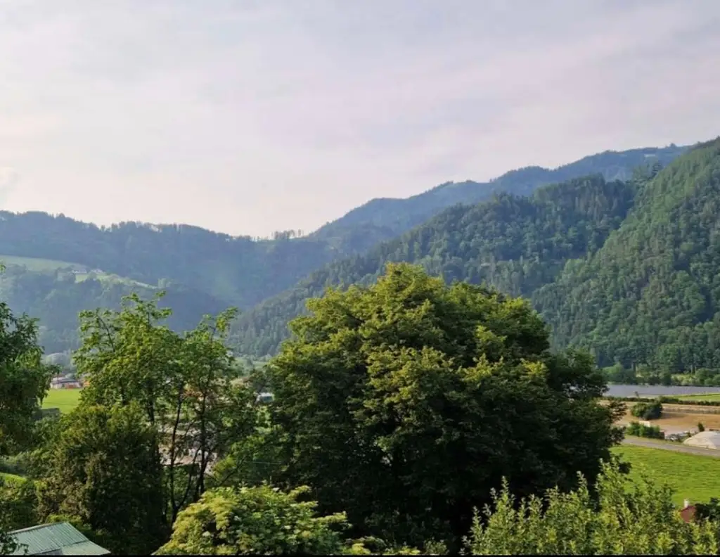 Grundstück mit Traumaussicht in Hanglage