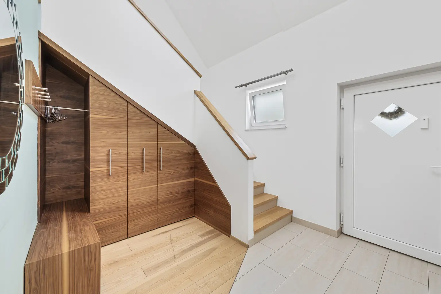 Großzügiges Maisonette-Penthouse zur Miete – mit Dachterrasse, Sauna und Whirlpool in Brunn am Gebirge