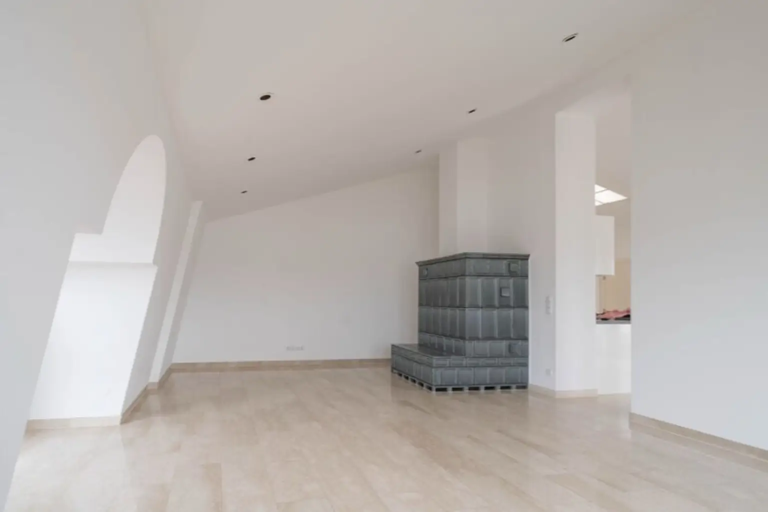 Großzügige Dachgeschoßwohnung in begehrten Wohnlage nahe dem Belvedere