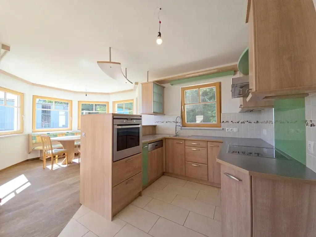 3701 Großwiesendorf/bei Großweikersdorf: Wunderschönes Einfamilienhaus mit Wohnkeller, Doppelgarage und Weinröhre