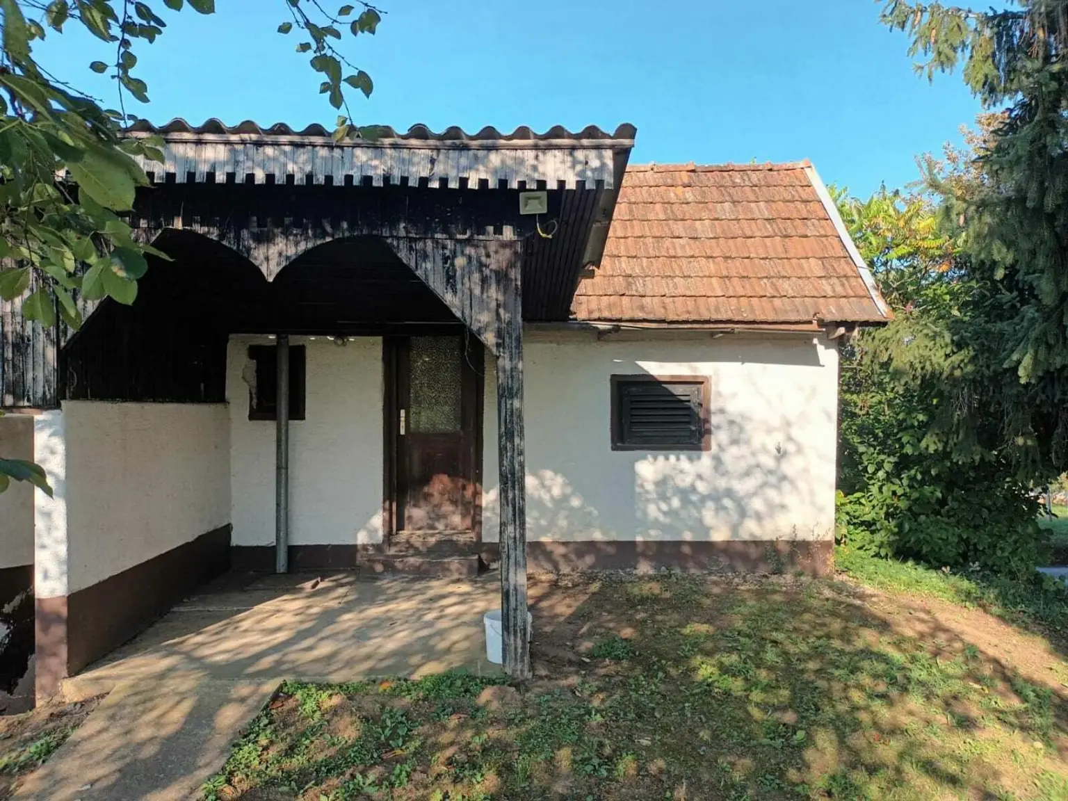 Kroatien: Sanierungsbed. Tiny Haus mit großem Grundstück zum Schnäppchenpreis