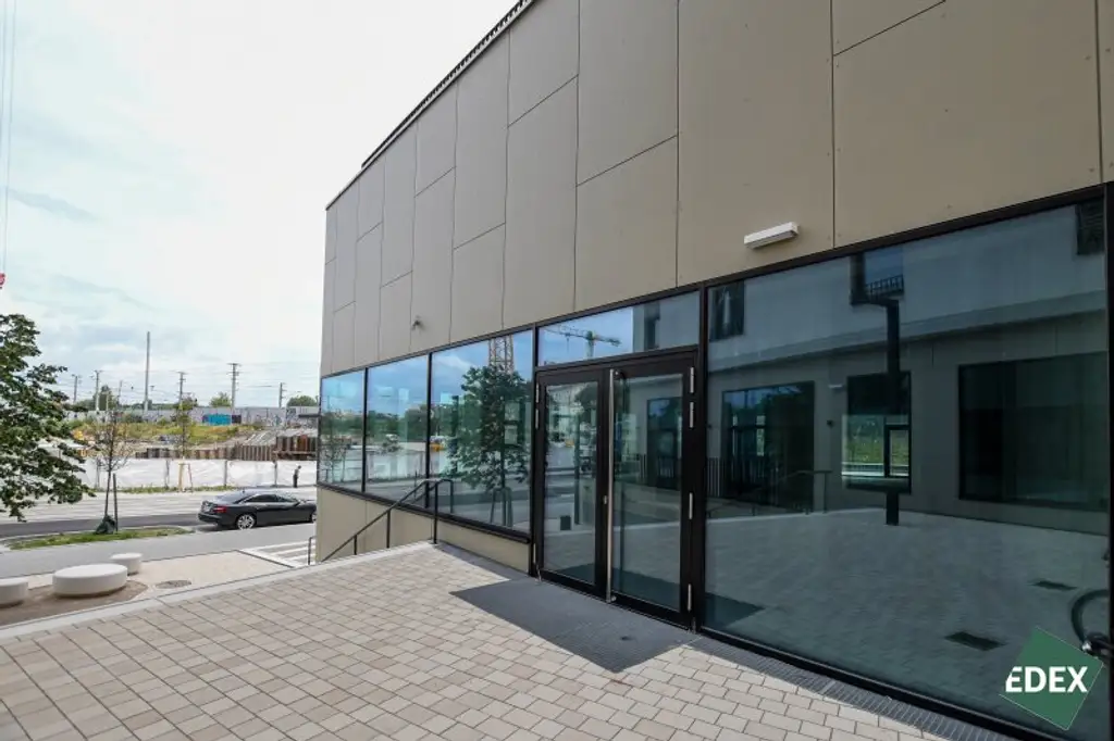 Erstbezug | Moderne Gewerbefläche mit hoher Sichtbarkeit und Terrasse auf zwei Etagen - unbefristet