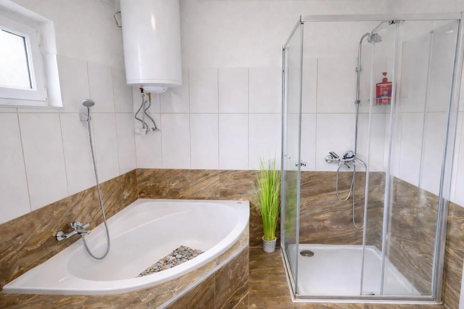 Tarrenz - Wohnung - Badezimmer