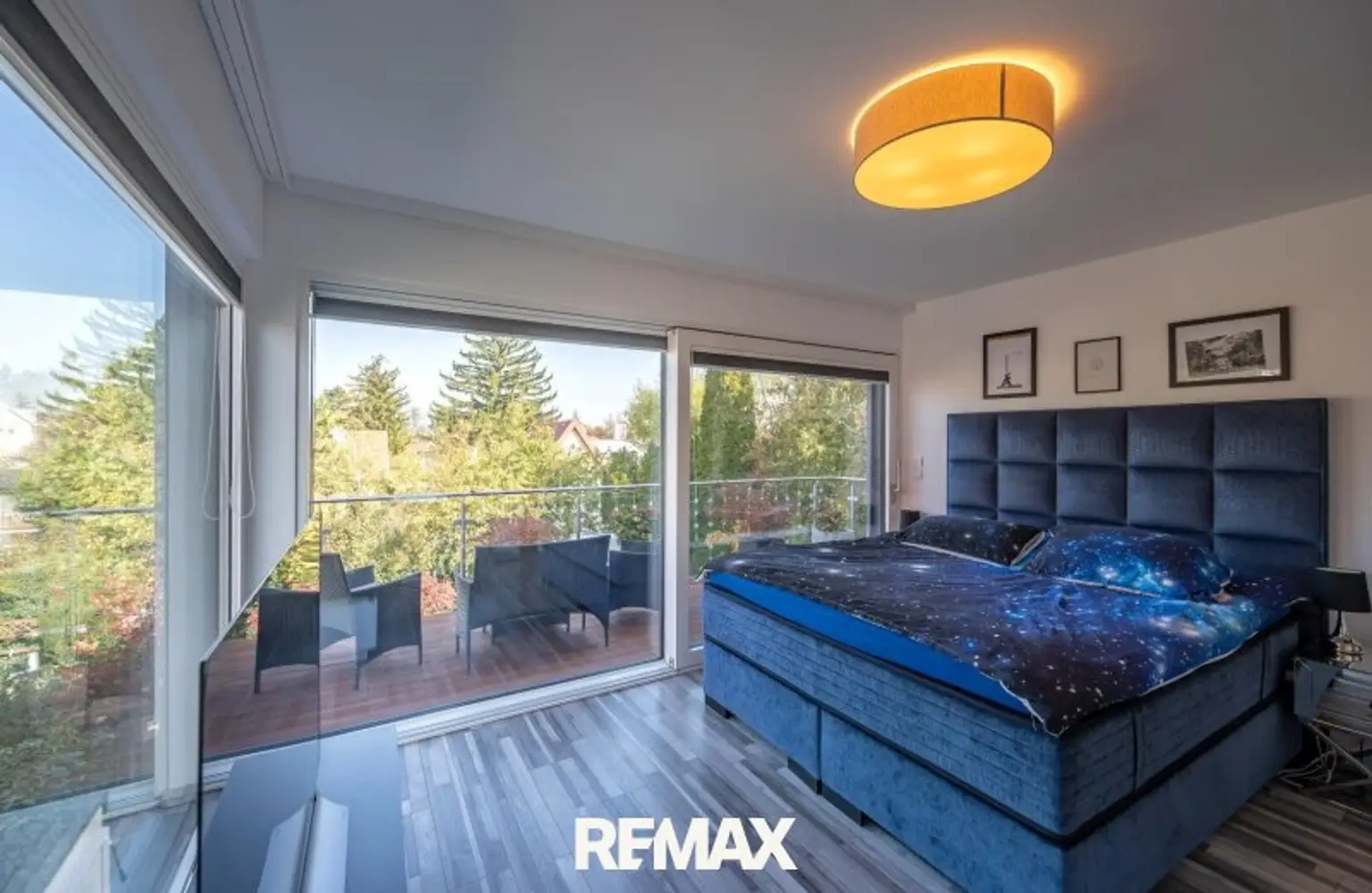 Masterbedroom mit Terrassenzugang