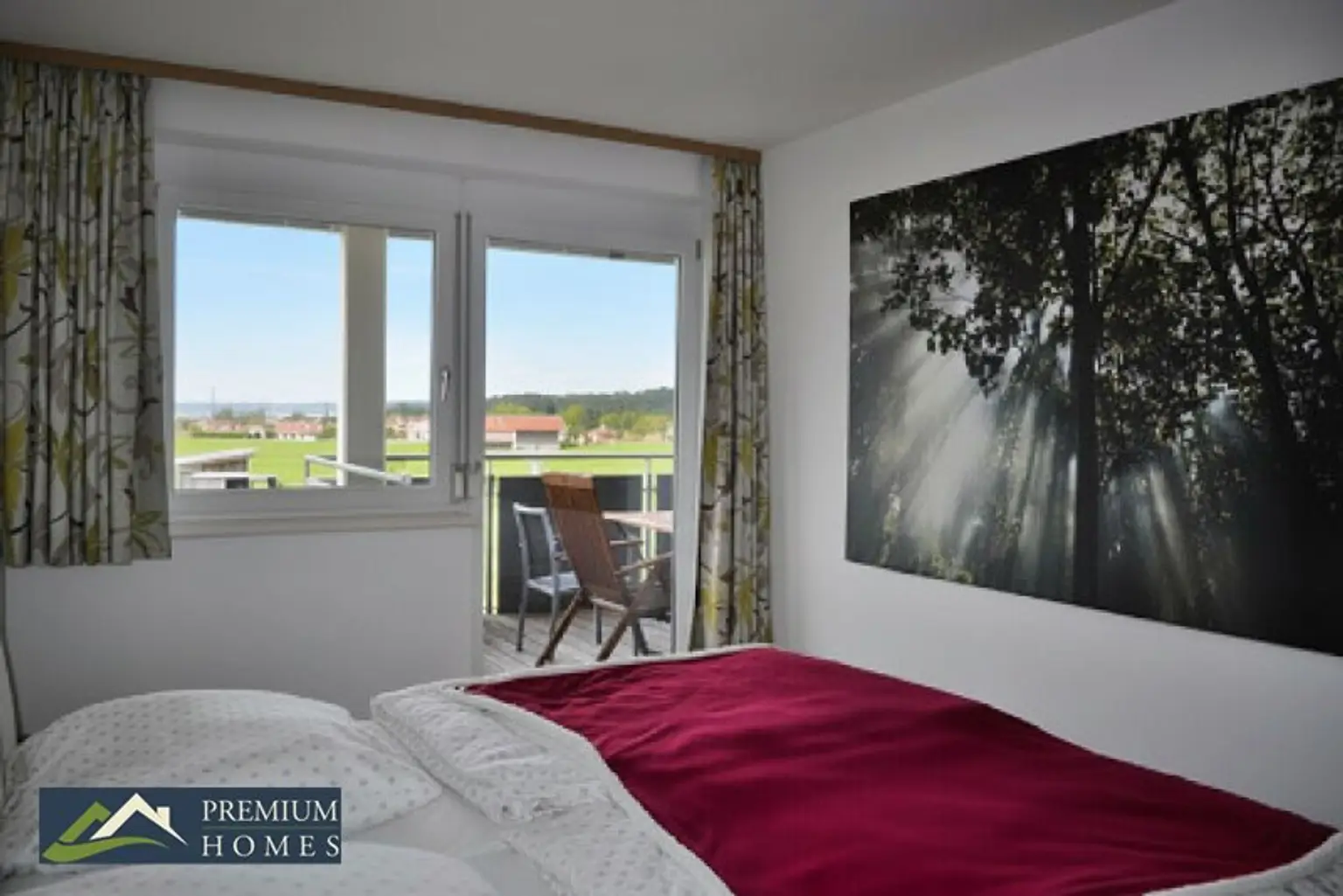 KIRCHBICHL - Eigentumswohnung - Schlafzimmerblick mit Zugang auf den Balkon