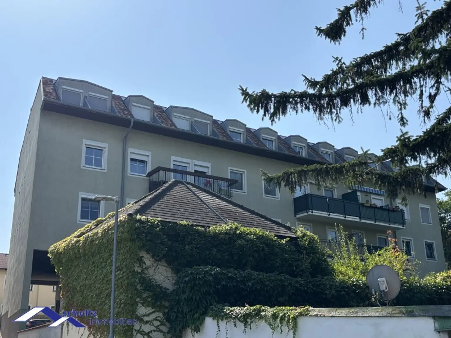 Super 3-Zimmer-Dachgeschosswohnung im Zentrum von Guntramsdorf zu mieten! Überdachter Parkplatz inklusive!