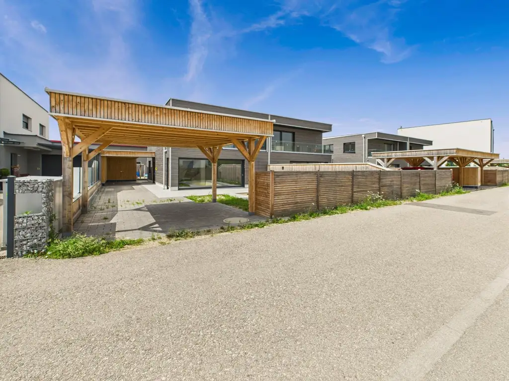 Modernes Wohnen auf höchstem Niveau: Erstbezug mit Smart Home, Salzwasserpool & 149 m² Wohnfläche in Wels-West
