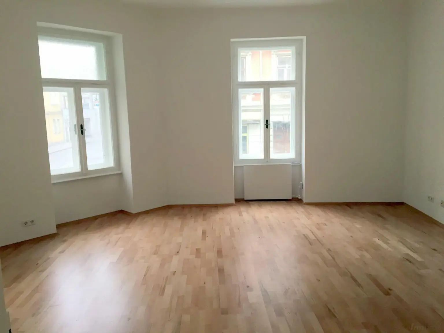 Altbauwohnung im Hochparterre - bis 1.1.2028 vermietet - Rendite rund 3,9 % vor Afa + EST