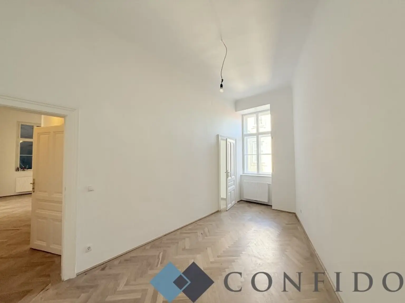 Erstbezug beim Rochusmarkt - Neu sanierte 5 Zimmer Altbauwohnung in begehrter Lage!