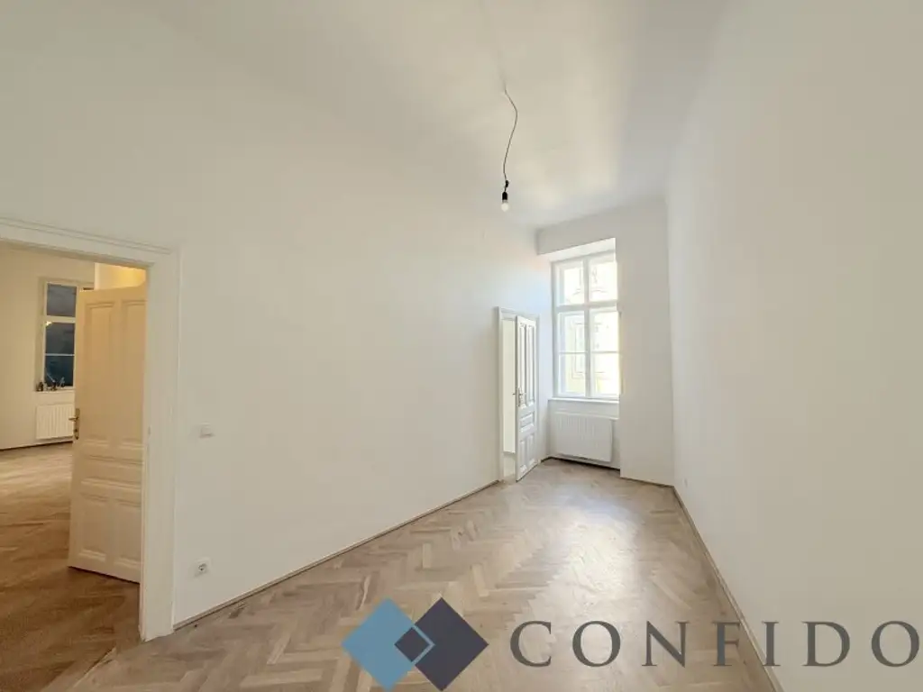 Erstbezug beim Rochusmarkt - Neu sanierte 5 Zimmer Altbauwohnung in begehrter Lage!