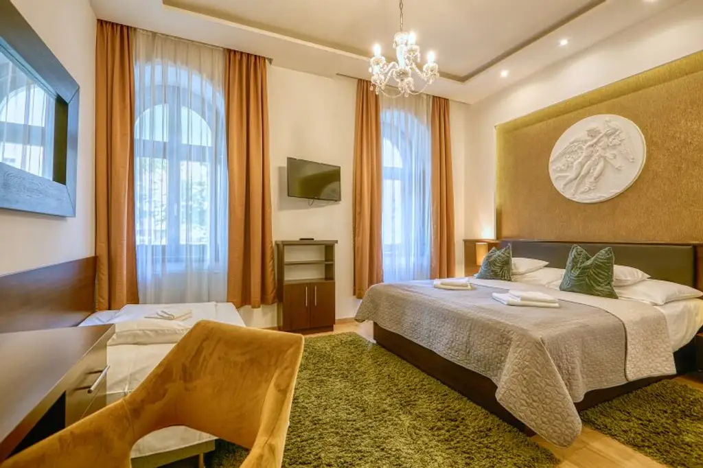 +++ Historischer Immobilienkomplex im Herzen von Sopron mit vielseitigem Entwicklungspotenzial +++