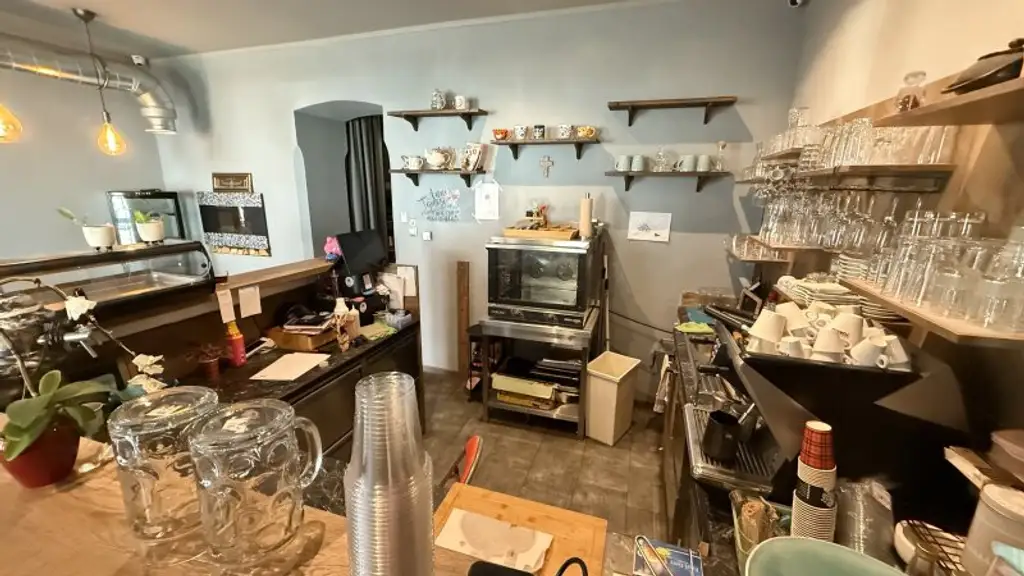 Gastronomielokal zur Miete: Bar, Kaffe, Imbiss, Konditorei mit hofseitigem Gastgarten und Betriebsanlagengenehmigung bis 02:00!