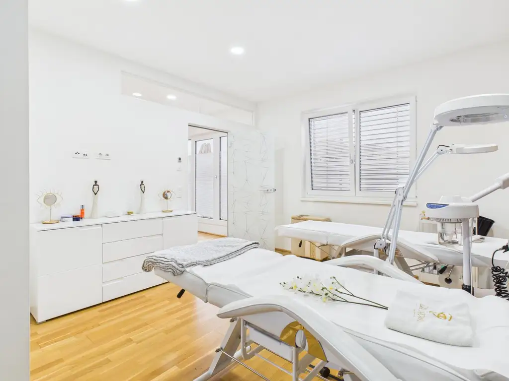 Lichtdurchflutete, luxuriöse Wohnung im Zentrum von Bruck/Leitha