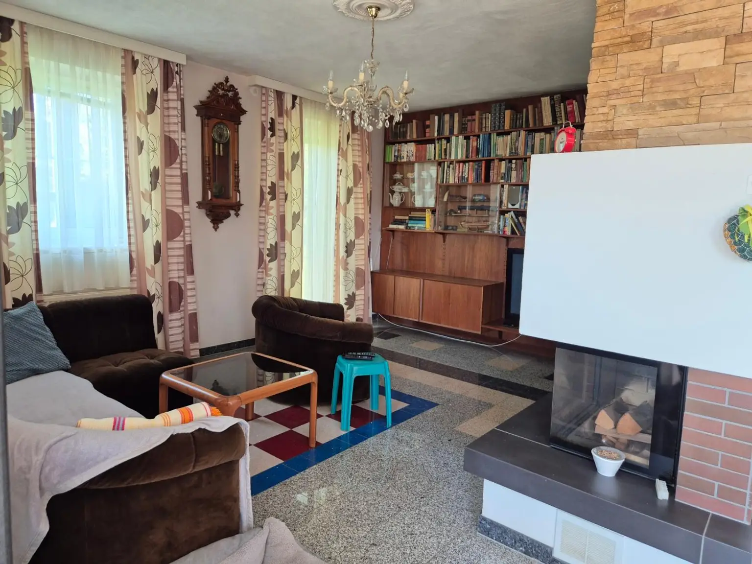 ZWEIFAMILIENHAUS IN ERHÖHTER GRÜNRUHELAGE MIT AUSBLICK