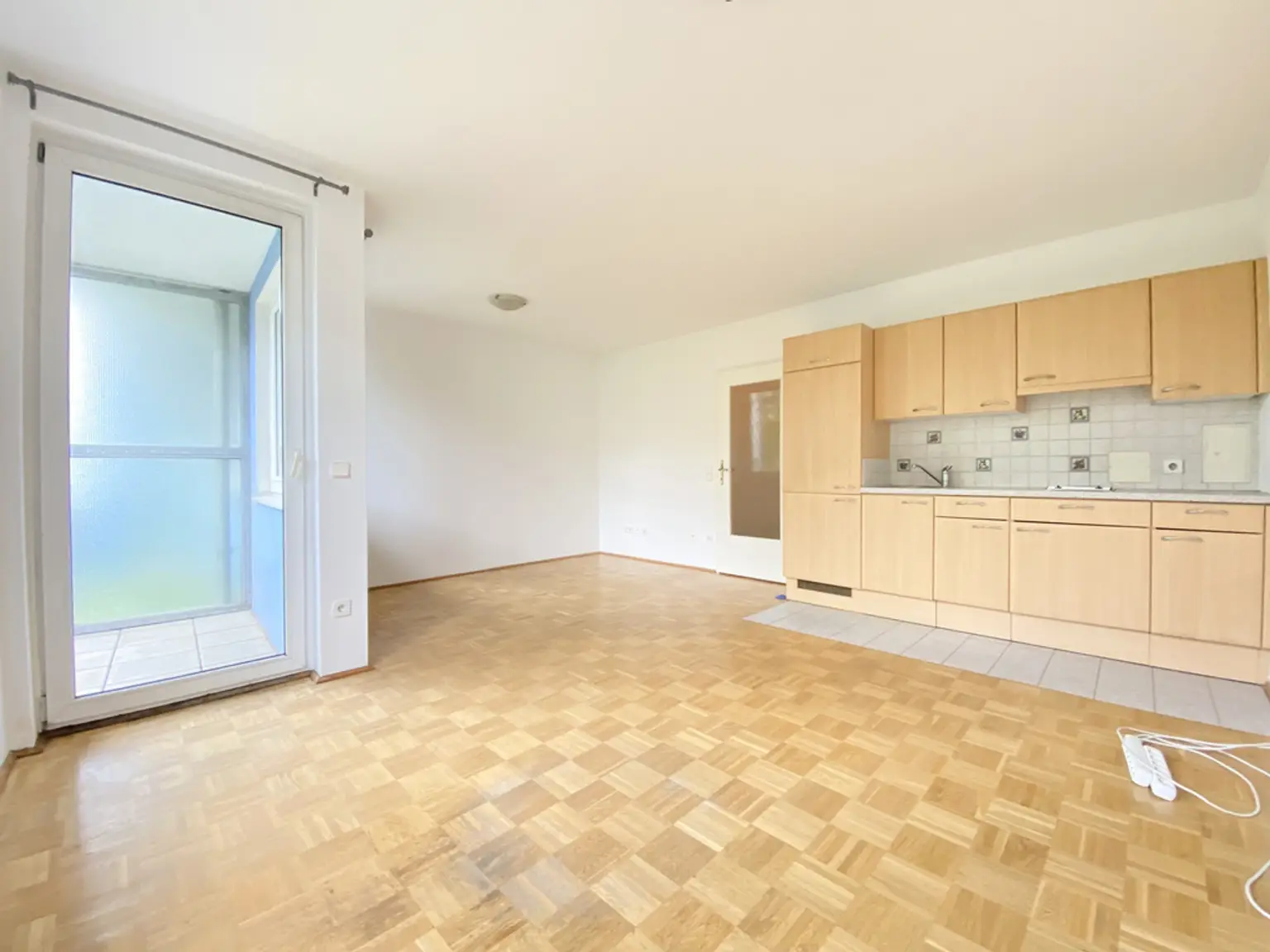 LOGGIATRAUM | HELLE SINGLE-WOHNUNG | U-BAHN NÄHE | FERNWÄRME