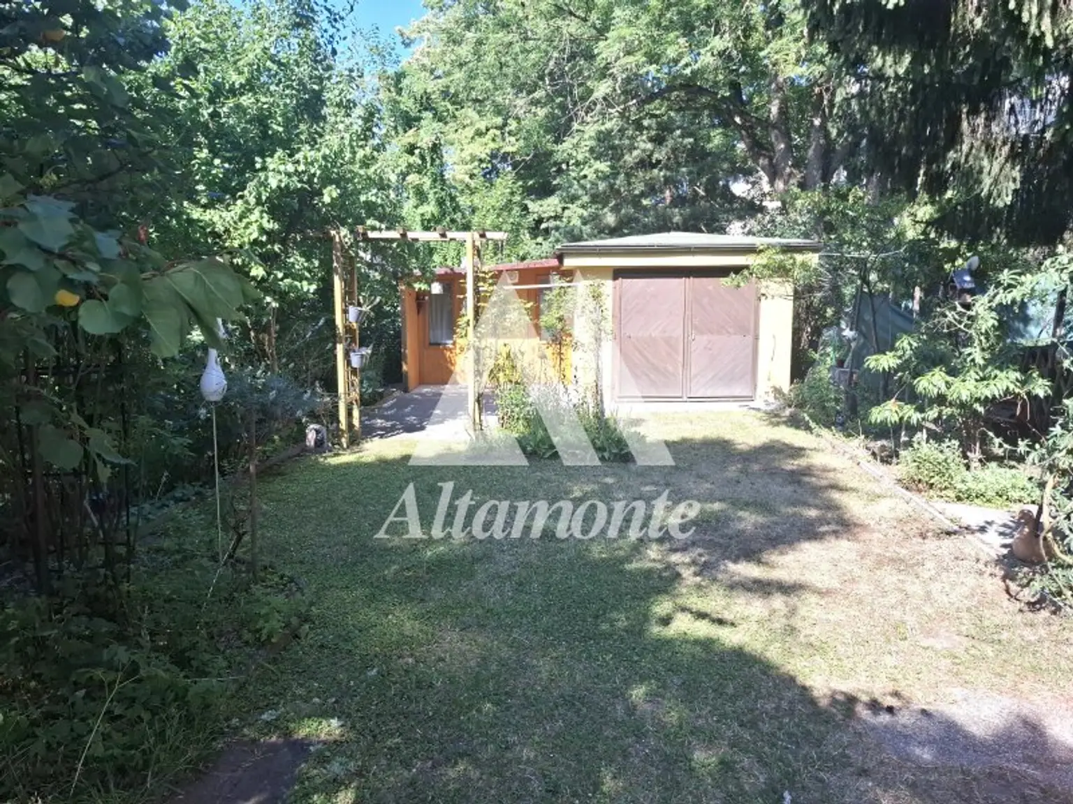 Gartenanteil Top 3  inkl. Garage und Gartenhäuschen