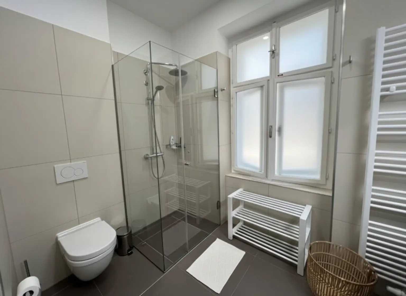 MODERNES DESIGN VOLLMÖBLIERT TRIFFT ALTBAU