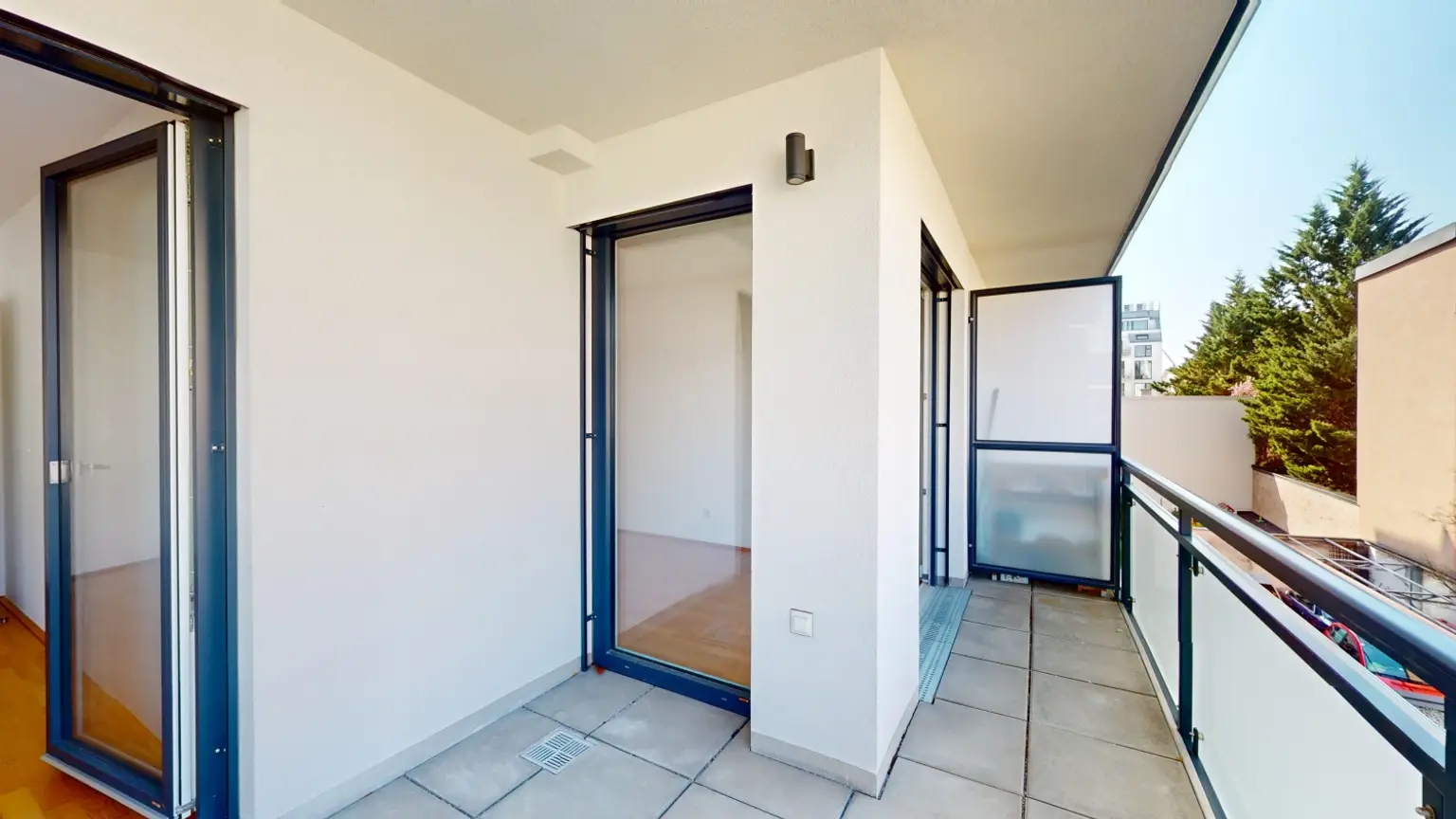 Schlafzimmer BalkonI