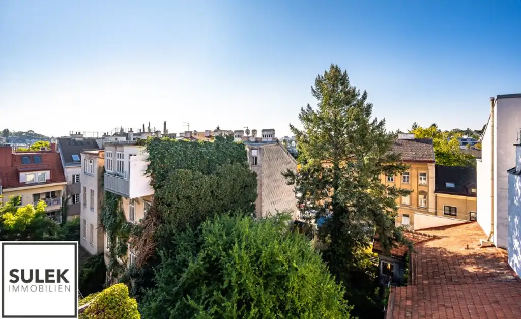 Bastiengasse 15: 3-Zimmer-DG-Wohnung mit separater Küche & gemütlicher, sonniger Terrasse