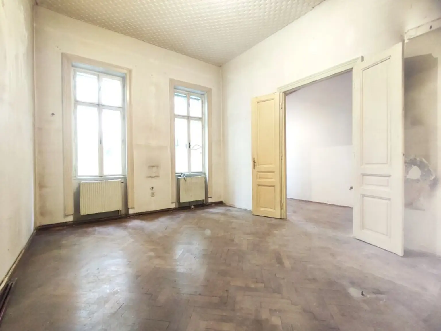 BLICK INS GRÜNE - Sanierungsbedürftiger Altbau in Hofruhelege!