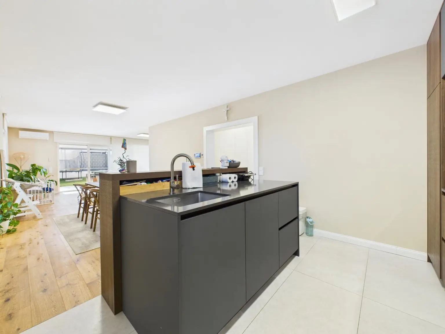 Exklusives Neubauhaus in Marchtrenk – stilvolles Wohnen mit modernster Technik & traumhaftem Garten samt Wellnessbereich