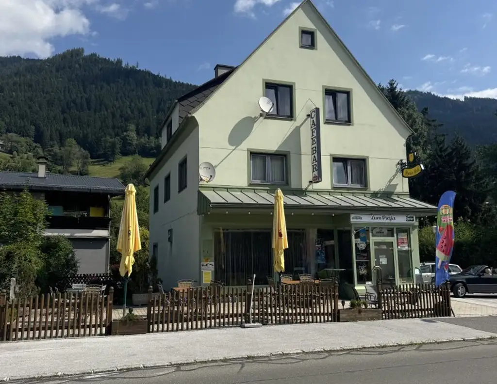 Wohn-Gewerbeobjekt mit Lokal, Praxis und Wohnung, Parkplätze!