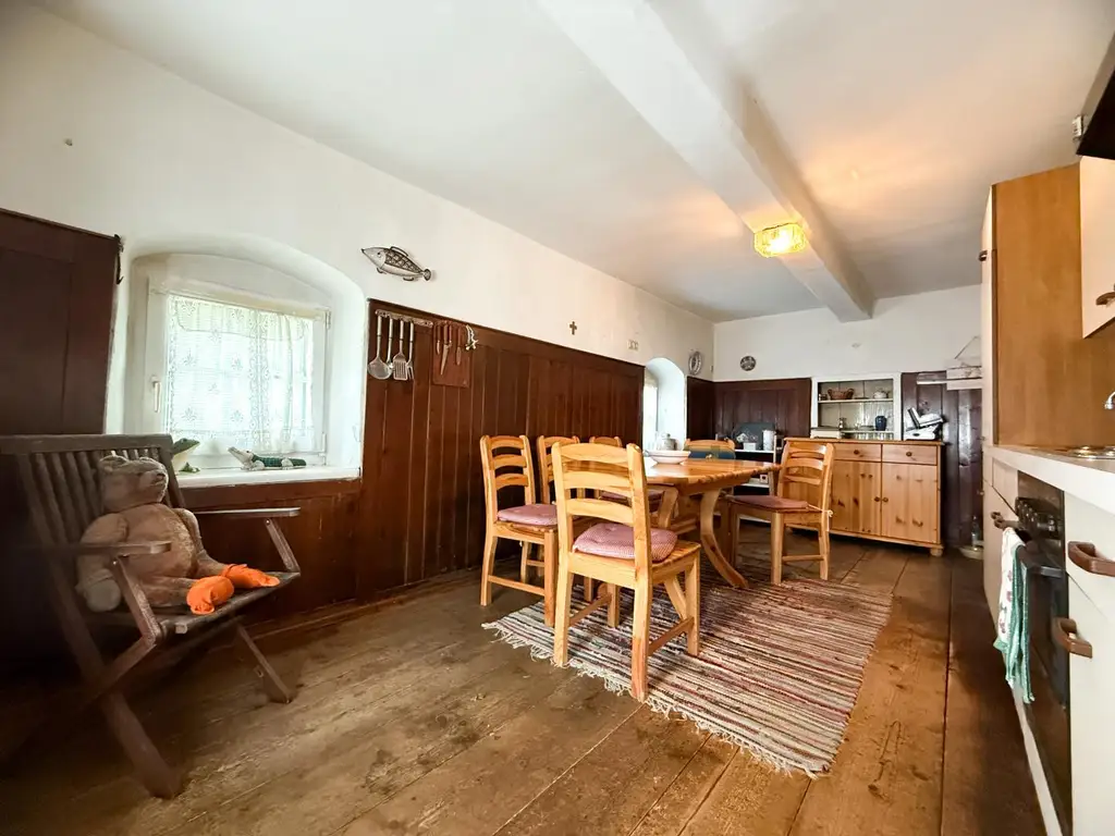 *** Charmantes Landhaus, 154m², Teilsaniert mit großem Gartenanteil und viel Potenzial ***