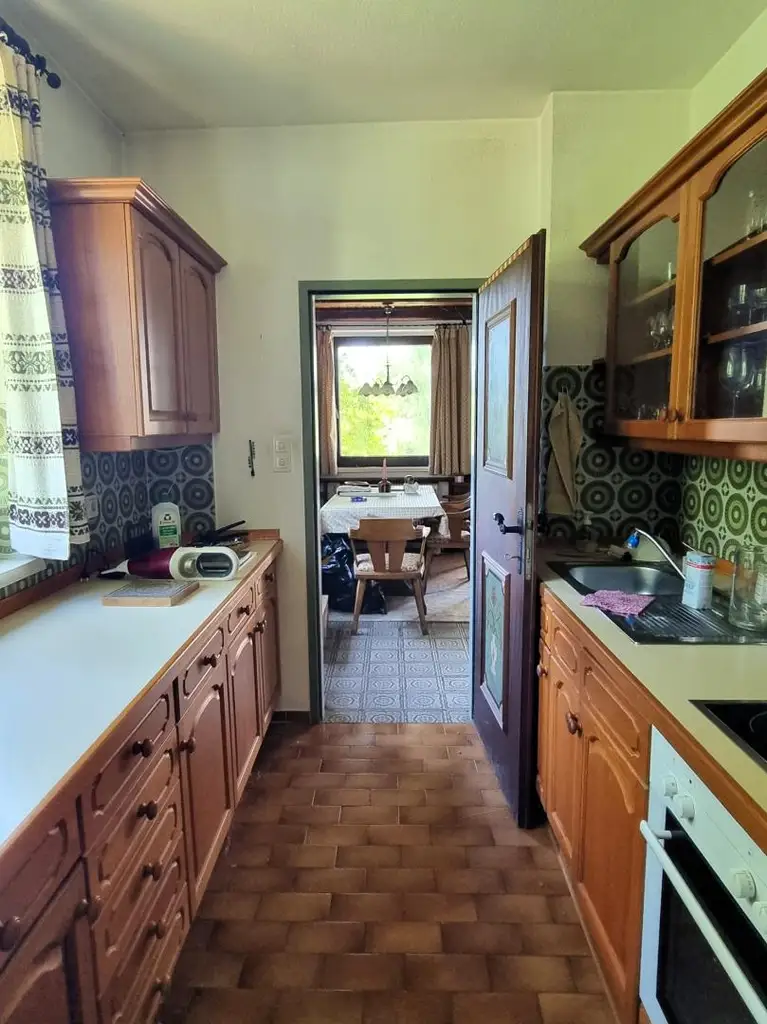 TRAUMHAFT SCHÖNES GRUNDSTÜCK MIT RENOVIERUNGSBEDÜRFTIGEM HAUS
