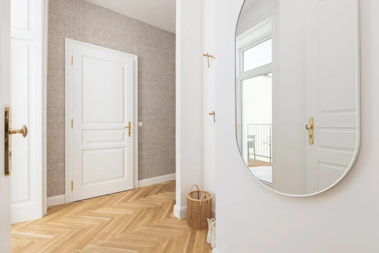 Innenarchitektonisch gestaltete 2-Zimmer-Musterwohnung mit Wohnküche und Terrasse