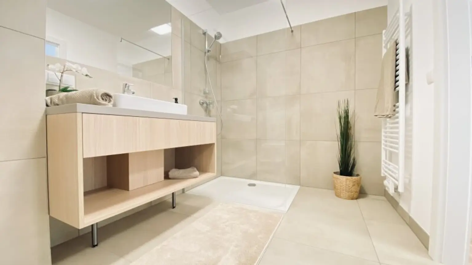 Voll Möblierte Wohnung für Kurzzeitvermietung - Moderne Zwei Zimmer Wohnung mit Balkon in Krems