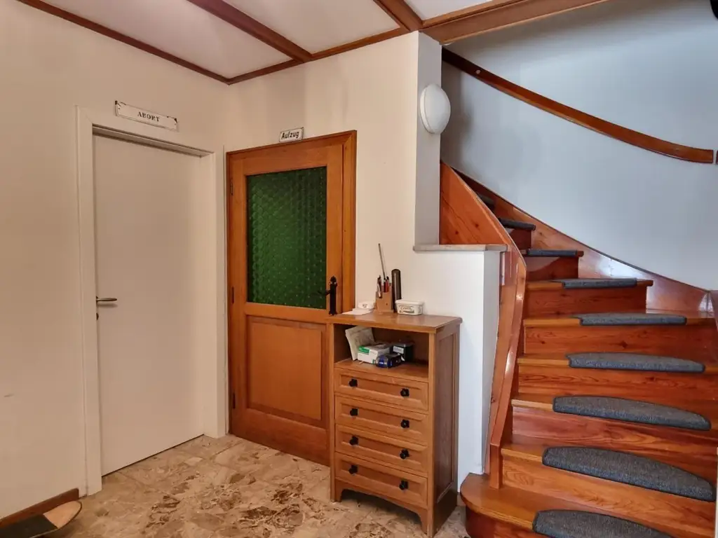 GERÄUMIGES EIN / ZWEIFAMILIENHAUS IN SONNIGER LAGE