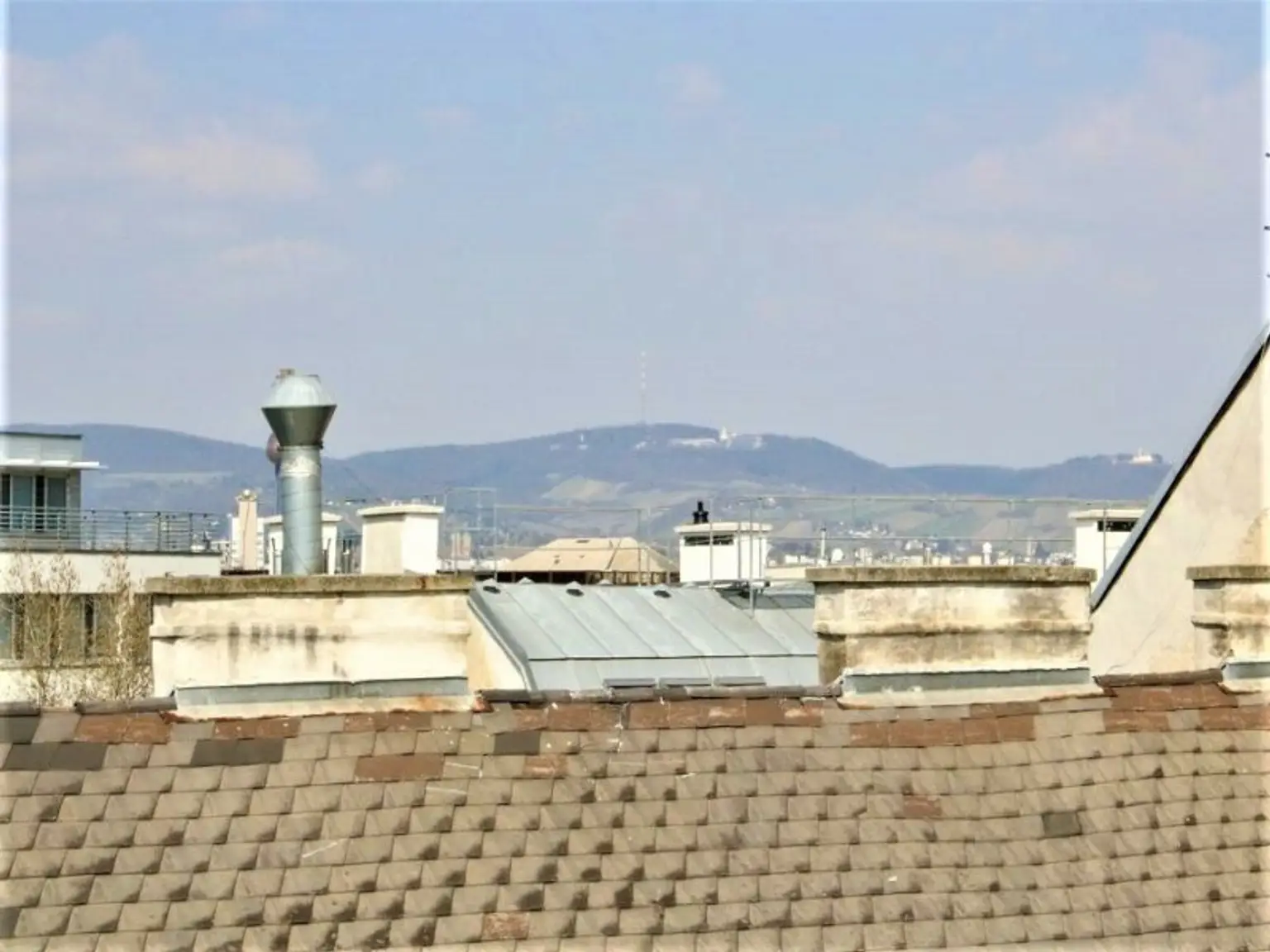 TERRASSENHIT, DACHGESCHOSS, 81 m2 Maisonette mit 12 m2 Terrasse, 3 Zimmer, Küche, Galerie, Wannenbad, Augarten-Nähe