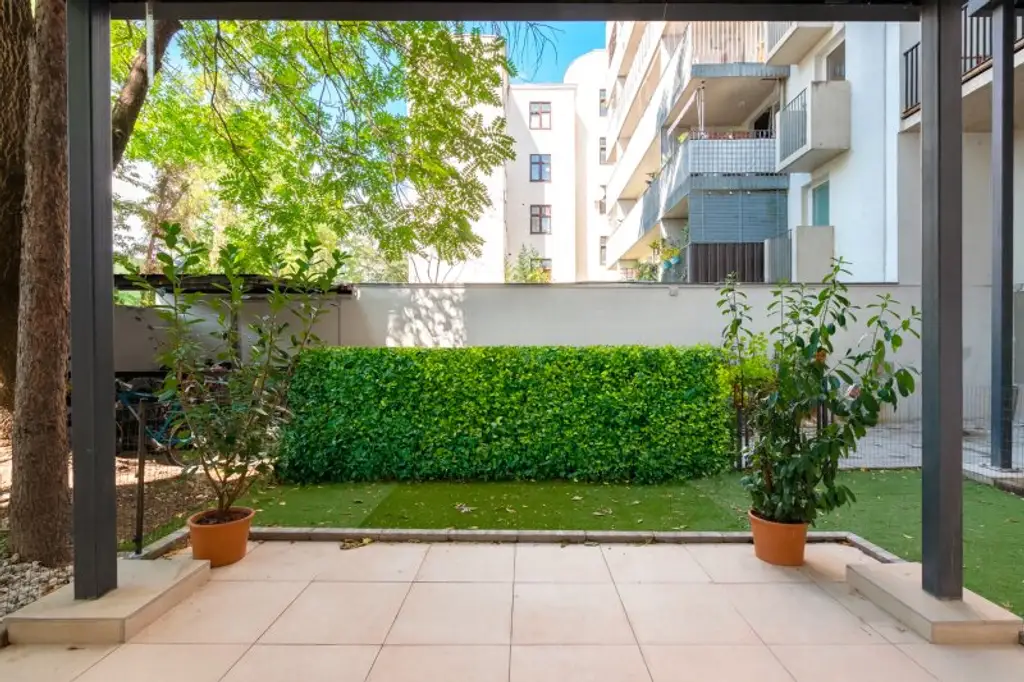 Traumhafte Gartenwohnung im Luxus-Altbau! Erstbezug mit 3-Zi. und 2 Terrassen!