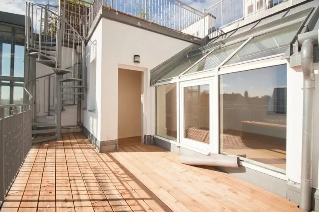ERSTBEZUG | in 2005 ausgebautem DG | Terrasse auf Wohnebene und Dachterrasse mit Blick auf Gloriette | Klimaanlage